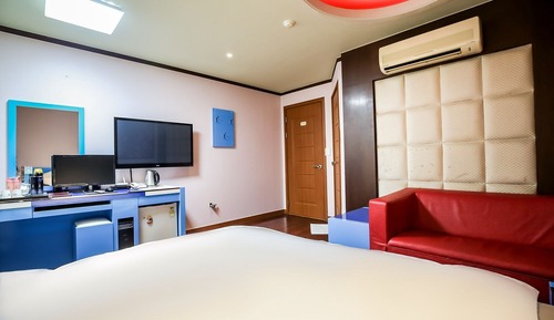 Room (Standard room (Netflix available PC a)