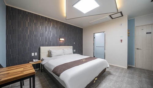 Room (Premium (spa whirlpool large TV woofe)