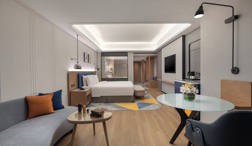 1 King Bed Premium