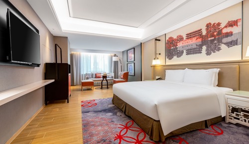 1 King Bed Grand