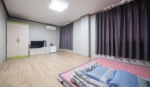 Room (Korean-style Ondol Room)