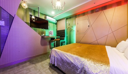 Room (Spa B (Gaming PC bag roll lineage))