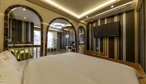 Room (VIP (Netflix Disney Wave Watcha Coupa)