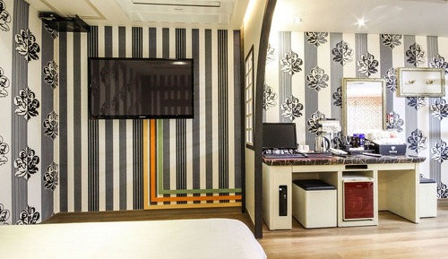 Room (Deluxe (Netflix Disney Wave Watcha Co)