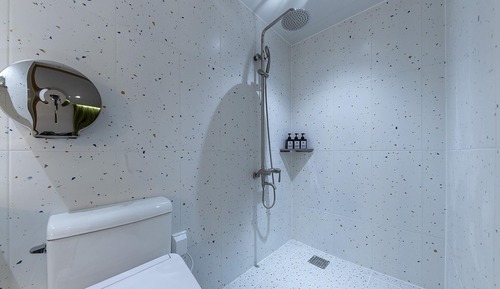 Room (Royal Suite Movie Room (TV Netflix Ba)