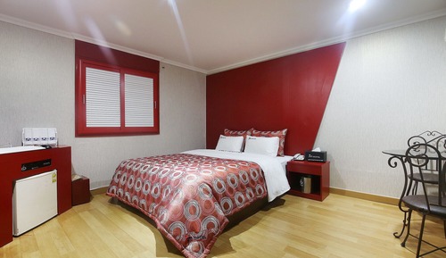 Room (Standard Room RED)