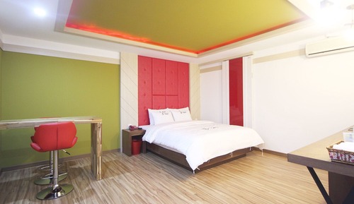 Room (Standard room (Netflix available))