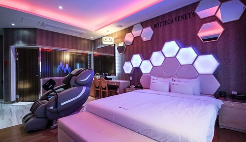 Room (Luxury VIP (Massage chair Netflix & D)