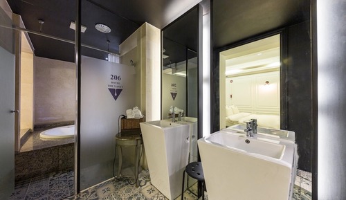 Room (Drive In  VIP Type A (Ceragem massage)