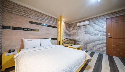 Room (General Room-Design Concept Room (Roo)