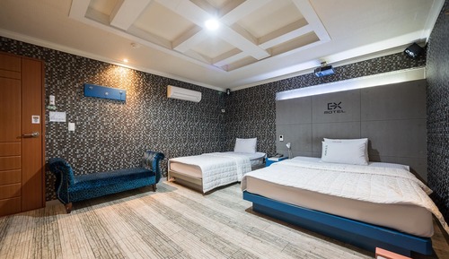 Room (Deluxe twin (double + single / spacio)