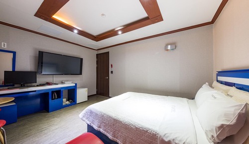 Room (Love sofa room (Love sofa Netflix ava)