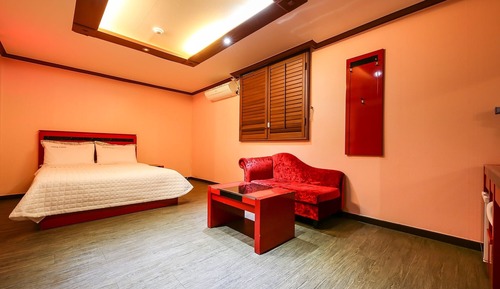 Room (Twin Room (Twin Bed Netflix Available)