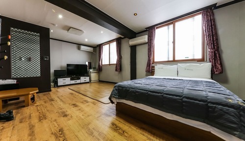 Room (Korean Style room (Netflix viewing av)