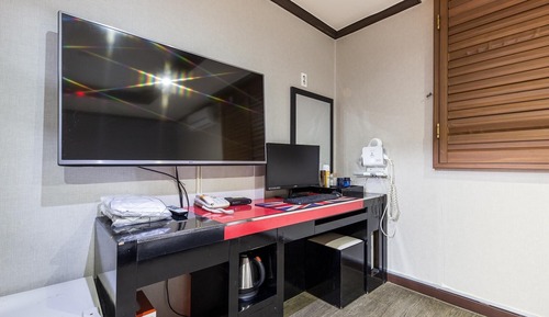 Room (Standard (Netflix))