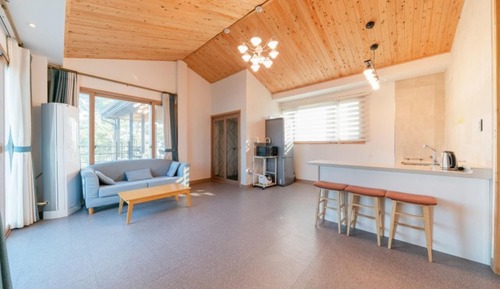 Room (Room 203 (Ocean View Group))