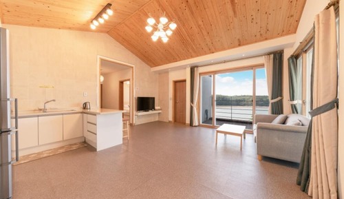 Room (Room 103 (Ocean View Group))