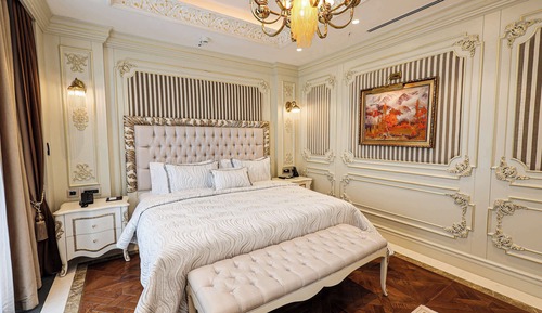 Suite, 1 King Bed (Sogd)