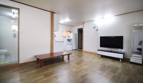 Room (8 (Unshared House))