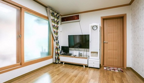 Room (Room 1 (Unshared House))