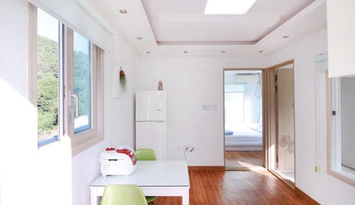 Room (Room 302 (2F))