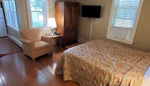 Deluxe Studio