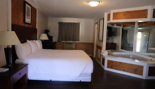 Deluxe Room, 1 King Bed, Hot Tub