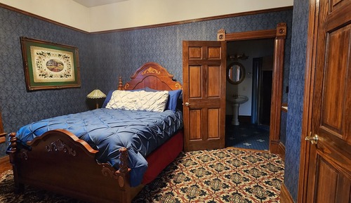 Deluxe Suite, 1 Queen Bed with Sofa bed, City View