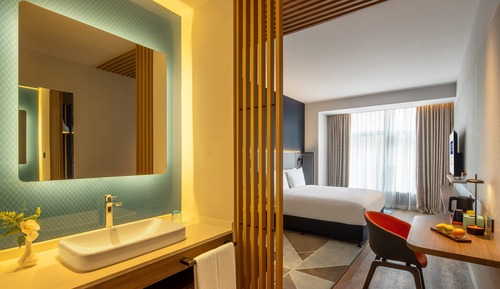 Standard Room, 1 King Bed