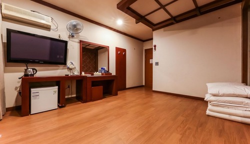Room (Ondol Daecheon Port View)
