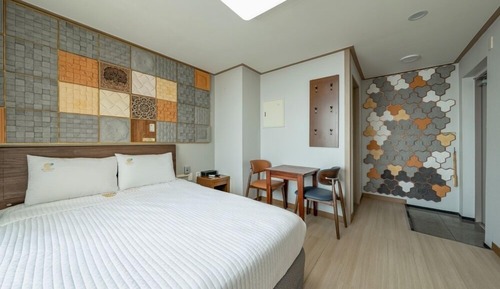 Standard Queen Double Oceanview