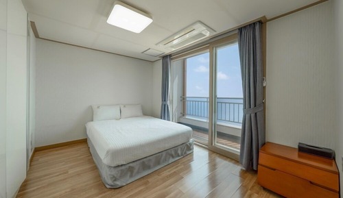 Penthouse Suite - Condo style oceanview with Balcony