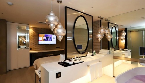 Room (Premier Double)