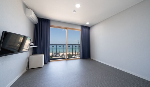 Room (Ondol Room (1F))