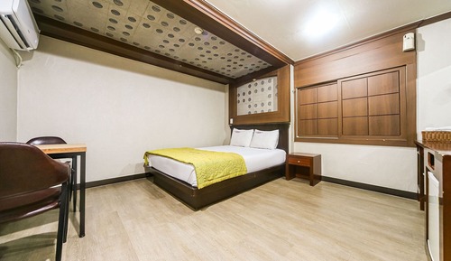 Room (Standard room B (bathtub O / non-smok)