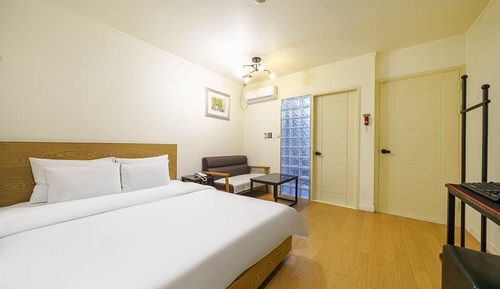 Room (Standard Room - 55-inch Smart TV (OTT)