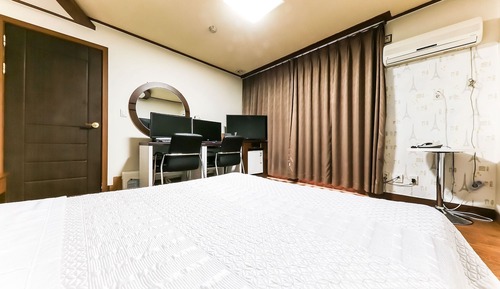 Room (Couple PC for gaming (double bed))