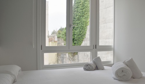 Deluxe Apartment, 1 Queen Bed, Kitchen, Courtyard View