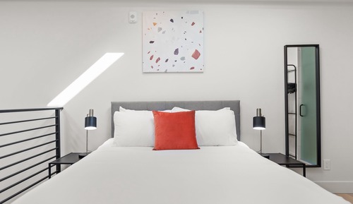 Executive Loft, 1 Queen Bed (Self Check-in with Virtual Front Desk)