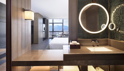 Premium Room, 1 King Bed, Club Lounge Access