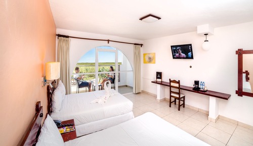 Standard Room, 2 Double Beds, Pool View