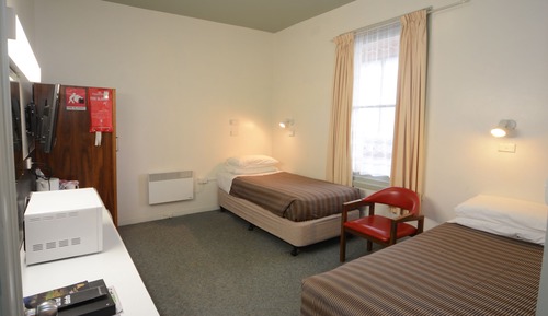 Economy Twin Room, 2 Twin Beds, Shared Bathroom (1st Floor)