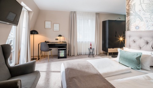 Classic Double Room, 1 Double Bed, Balcony, River View