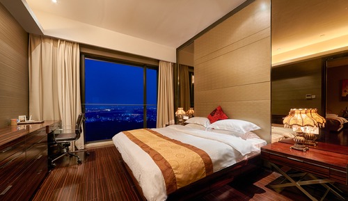 Executive Suite with Three Beds 