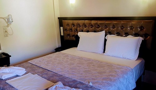 Standard Studio, Sea View