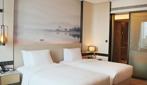 Superior Room, 2 Twin Beds, City View