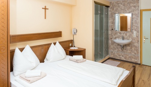 Economy Double Room, 1 King Bed
