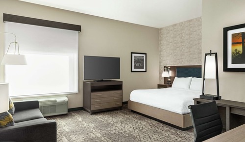 Suite, 1 King Bed, Accessible (Hearing)