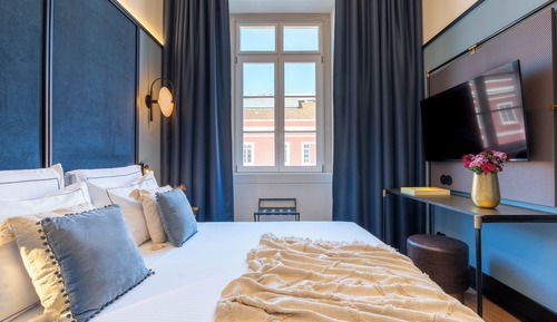 Double Room, Station View