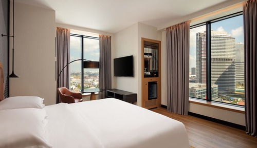 Premium Room, 1 King Bed, Non Smoking, City View (Corner)